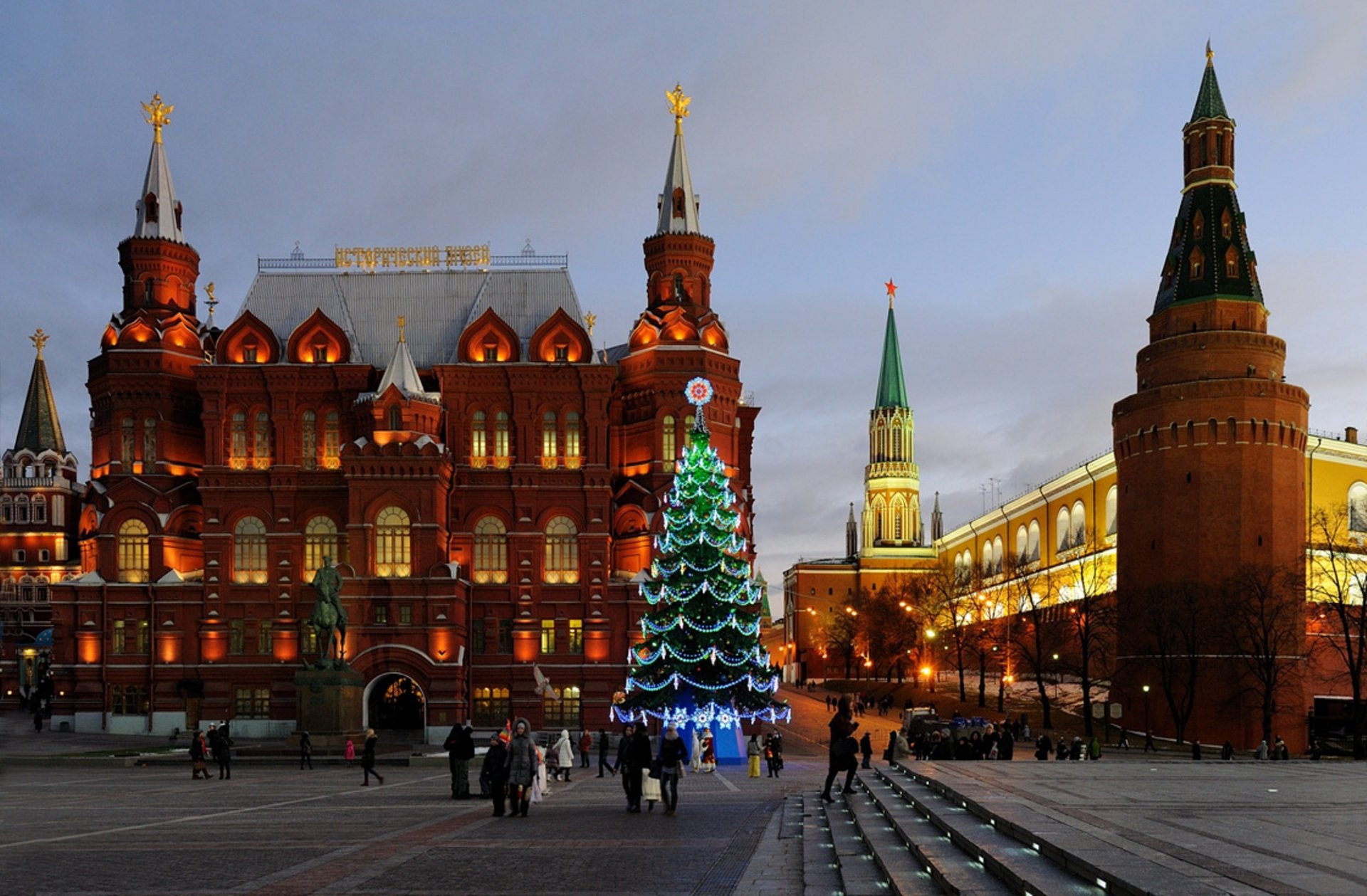 Moscow Nights: Red Square's Iconic Man Made Beauty In HD