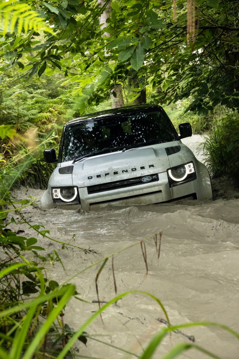 Land Rover Defender 90 quality free high resolution car image, picture and photo