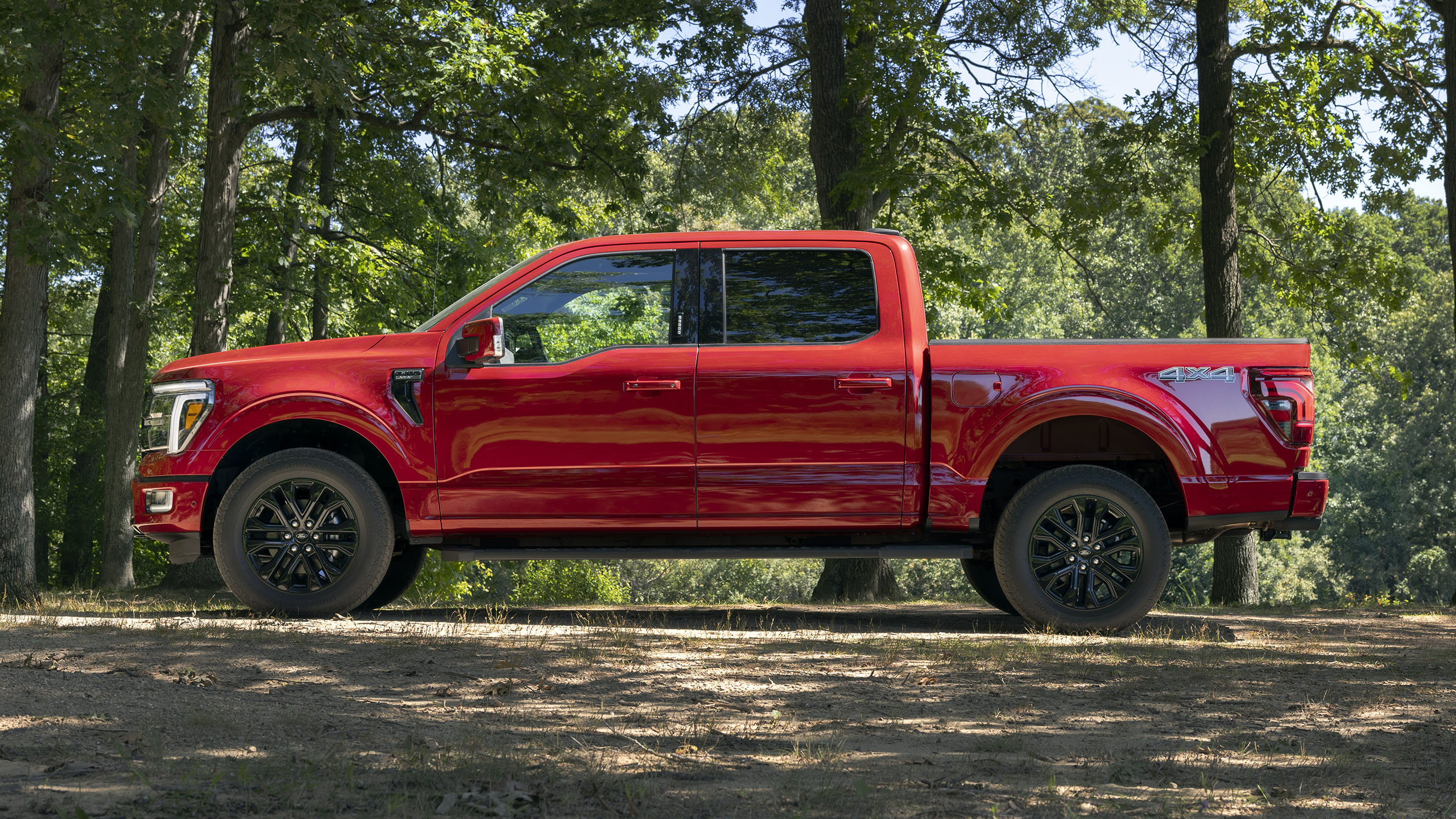 Ford Bets It Can Sell Even More Pickups In 2026, So It's Amping Up F 150, Super Duty Production
