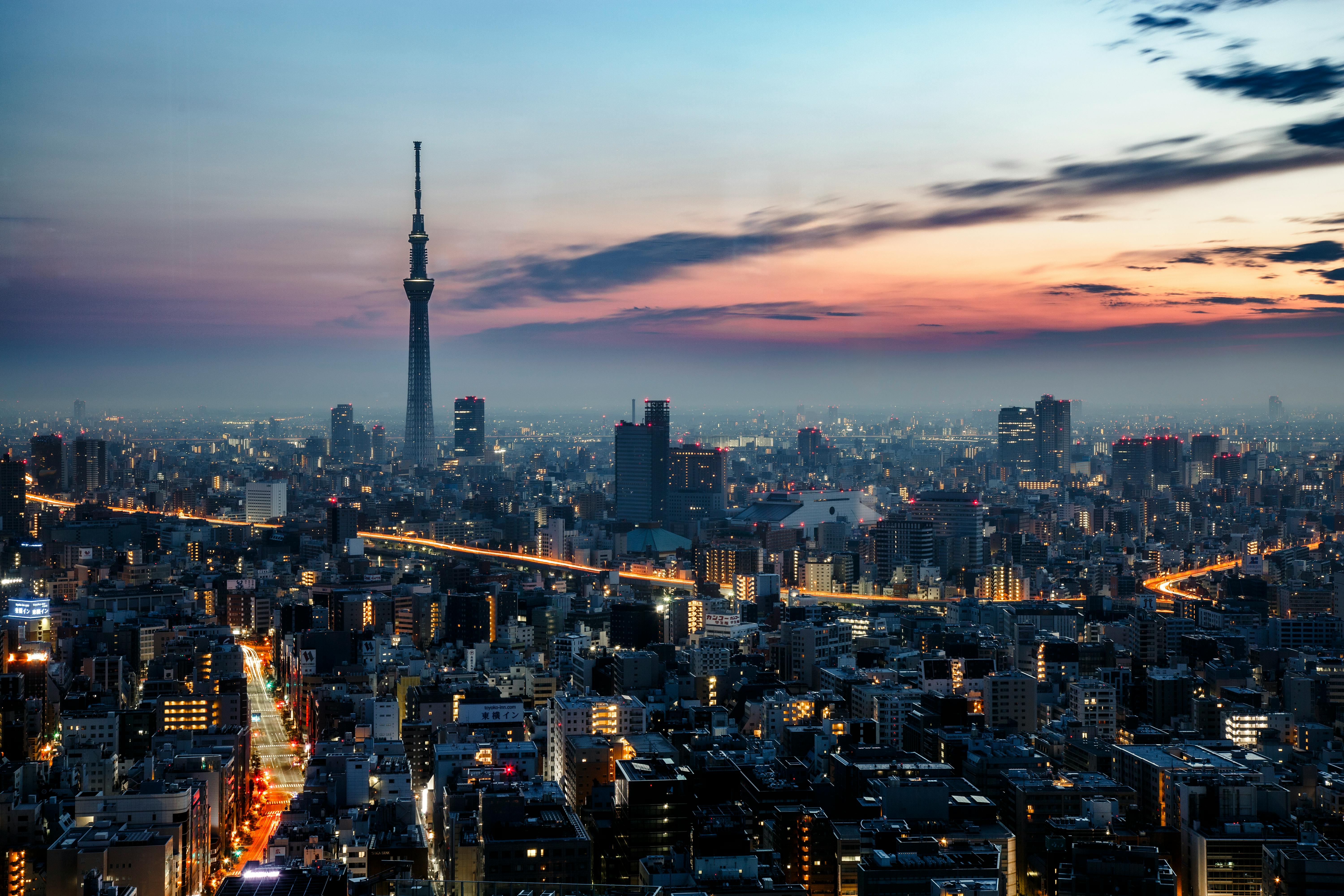 Tokyo Skytree at Dusk in Vibrant Cityscape · Free