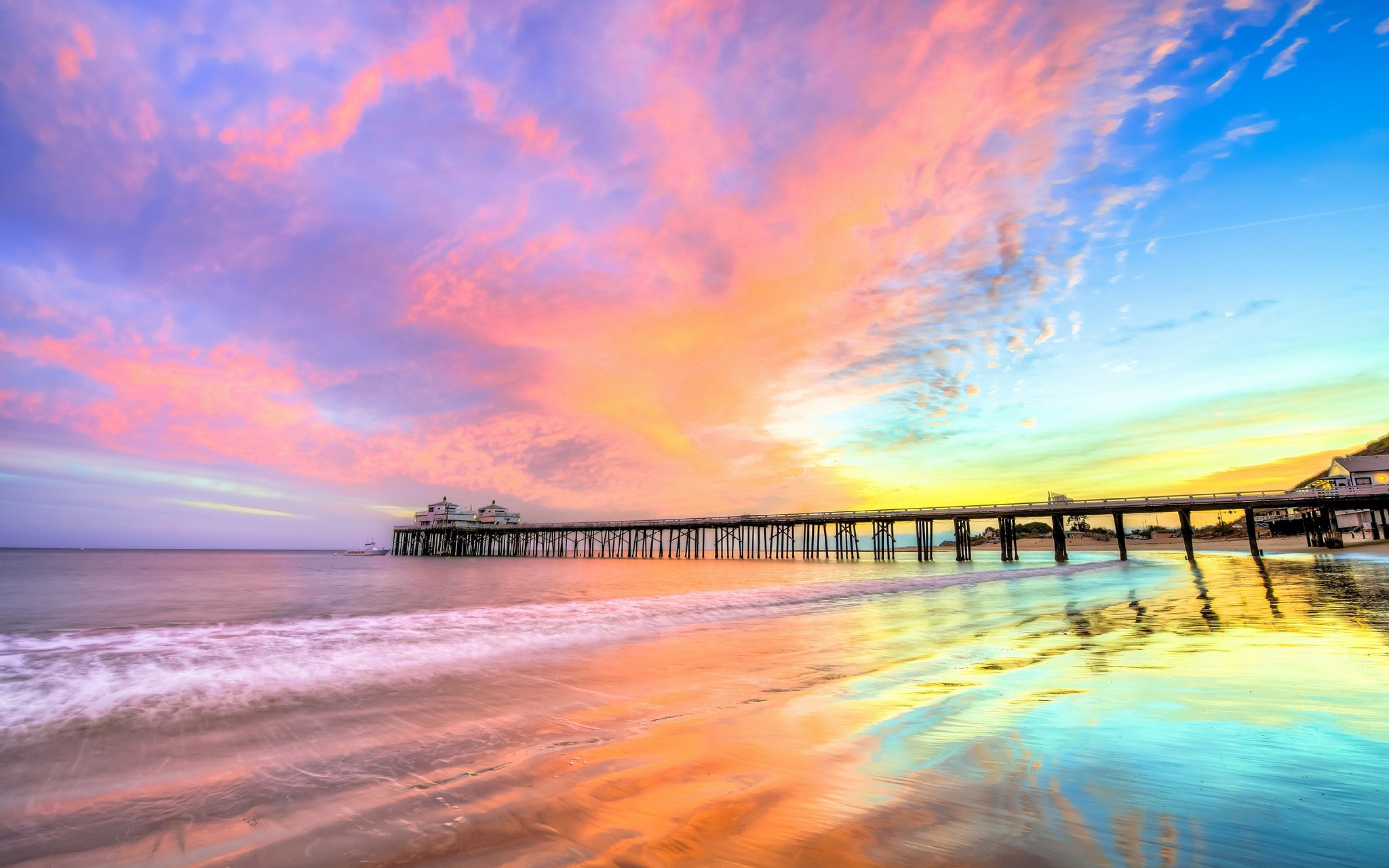 Sunset at pier in California's Beach Aesthetic Wallpaper 4k for Desktop