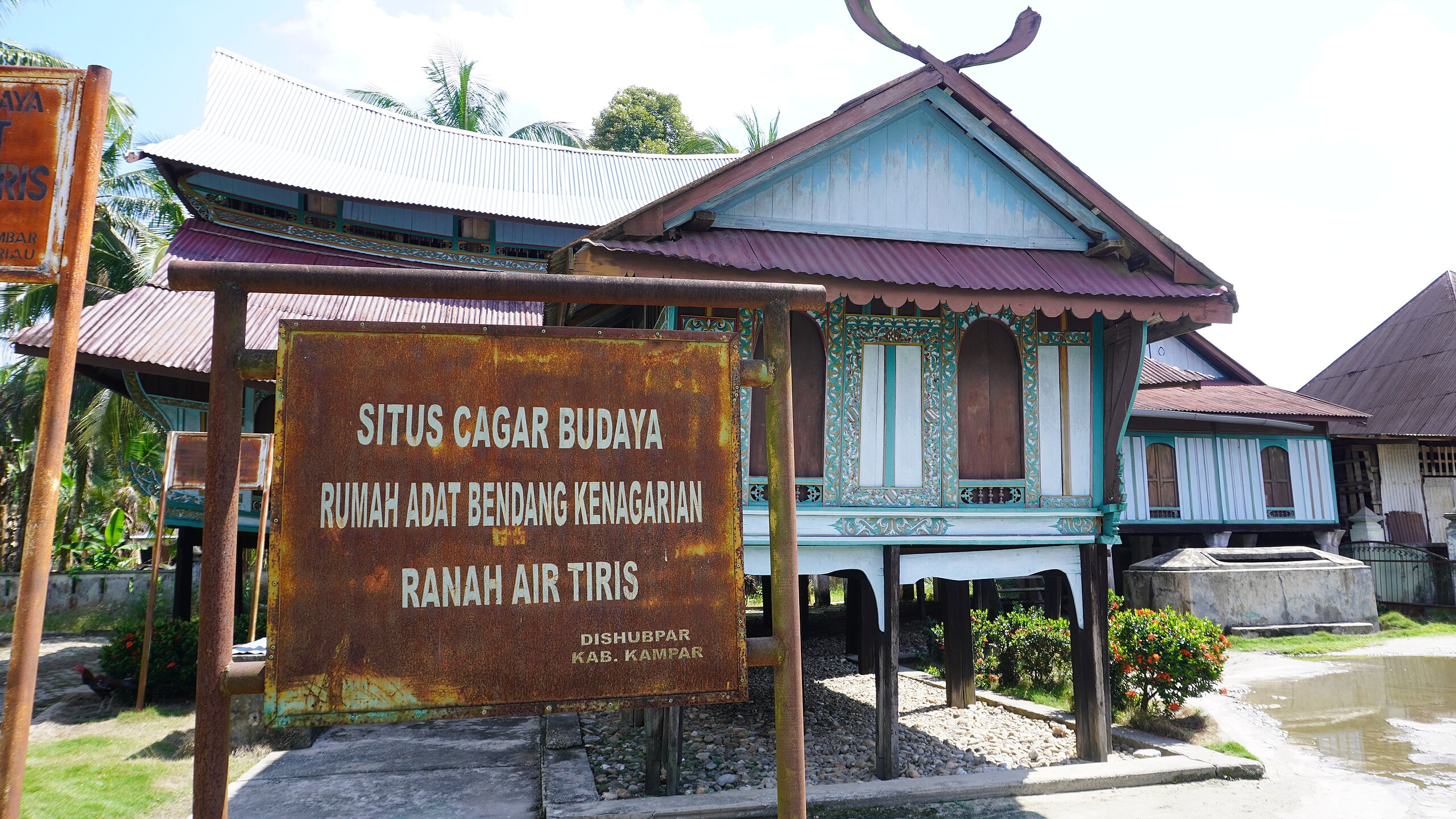 Rumah Adat Air