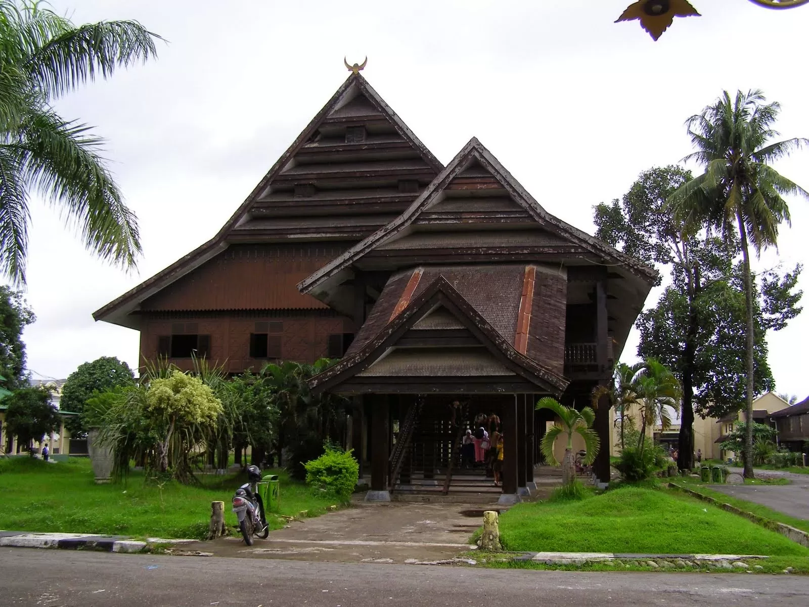 Bugis Adventure & Toraja Tour