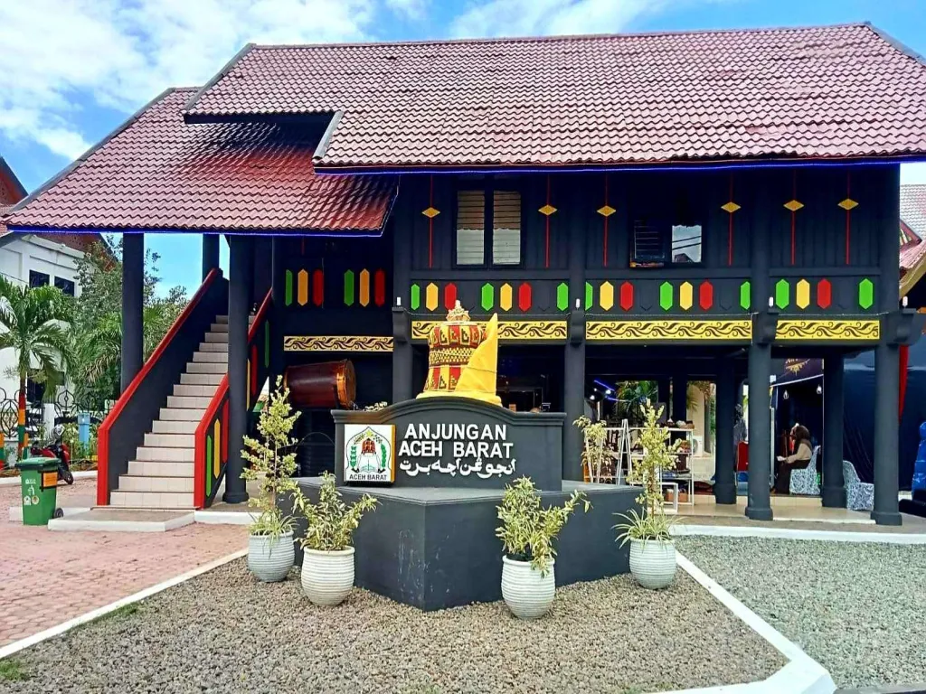 Rumah Adat Aceh Warisan Budaya dan Filosofi Tradisional