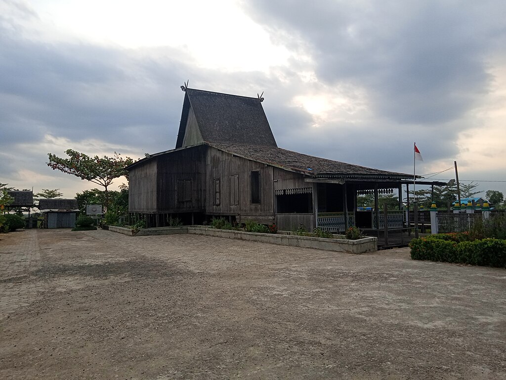 Rumah Adat Banjar Bubungan Tinggi