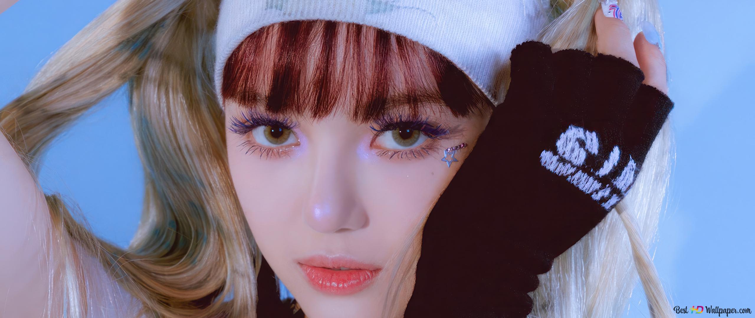 NewJeans' Danielle. OMG MV Shoot 4K wallpaper download