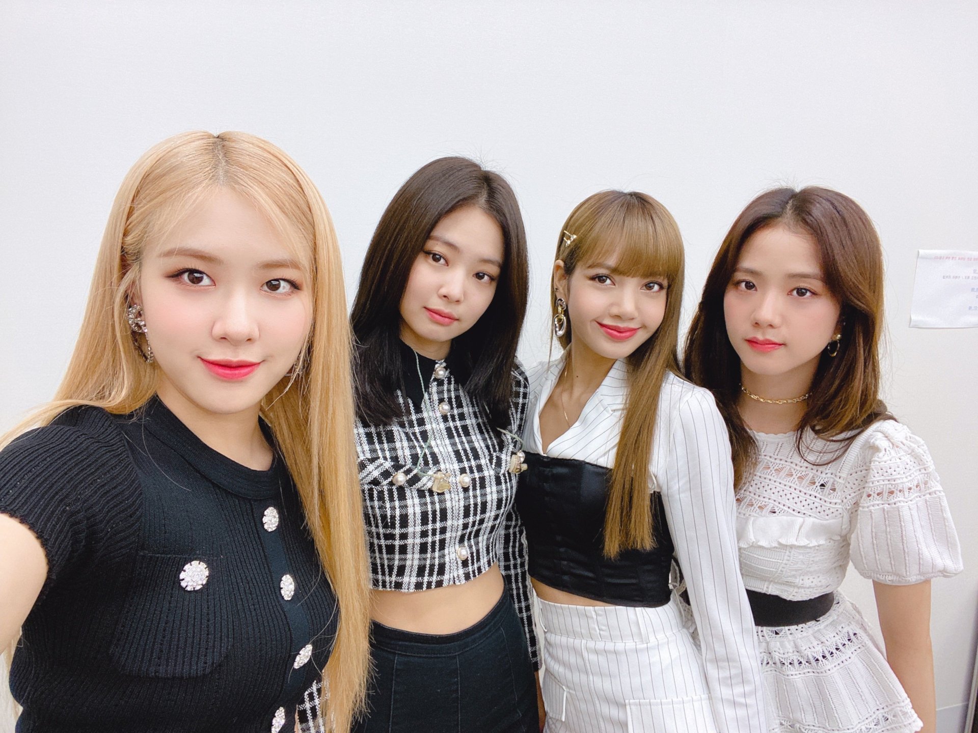 BlackPink Icon: Jennie, Lisa, Rosé & Jisoo HD K Pop Wallpaper