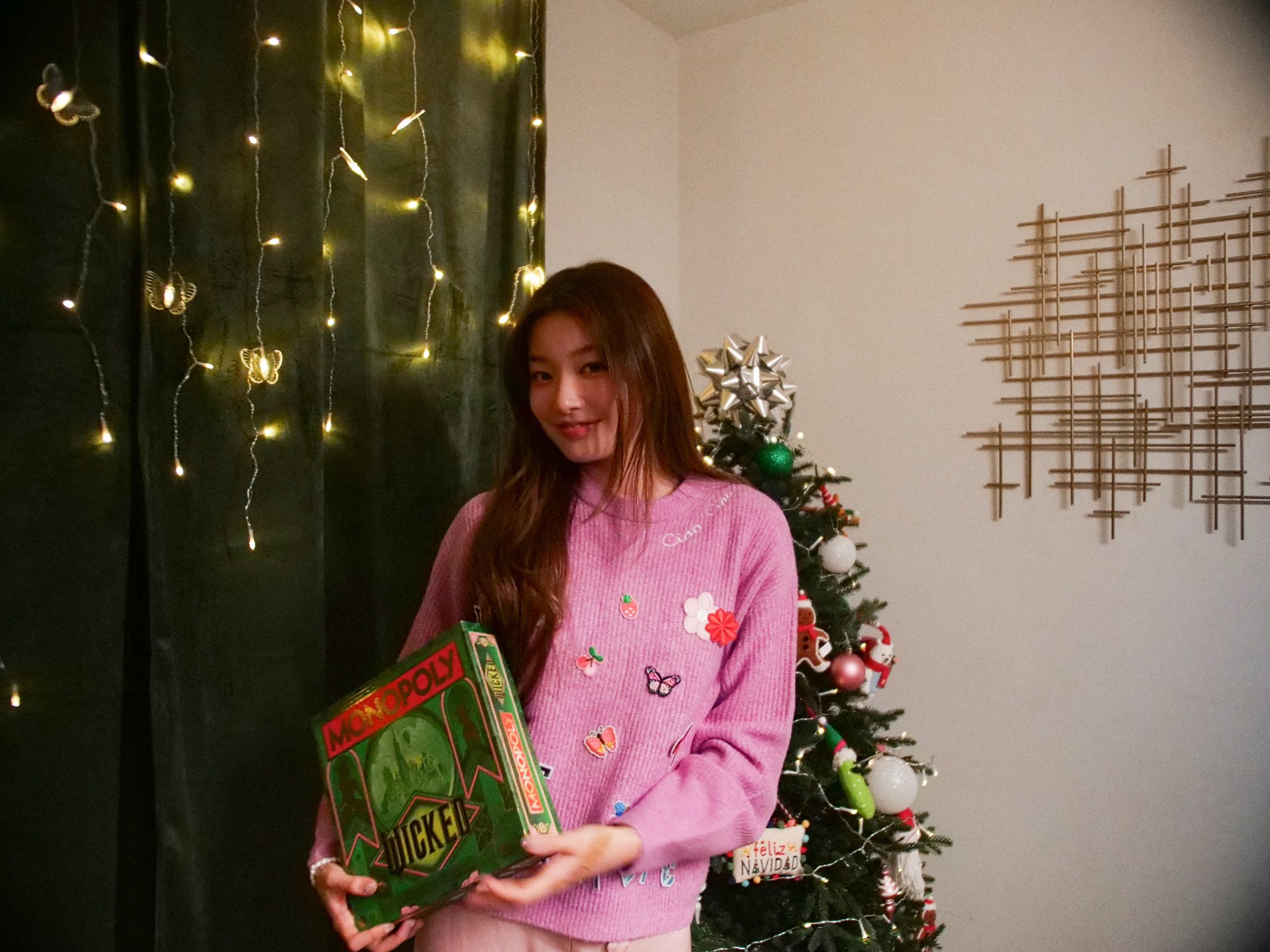 'A KATSEYE Holiday Story' BTS Photo