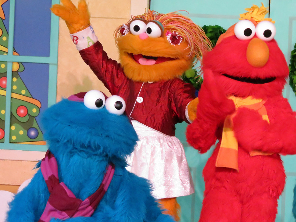 Cookie Monster, Zoe and Elmo. Elmo's Christmas Wish, Busch