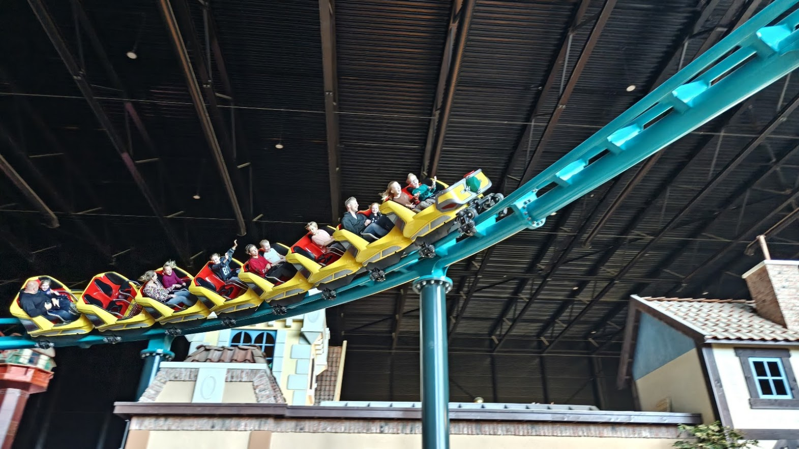 Bommelwereld Is the newest park in the Netherlands, and this small park has a great family coaster (review)