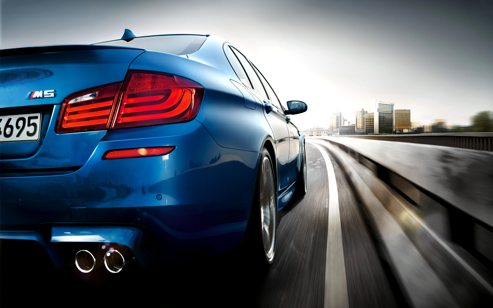 Wallpaper: 2012 BMW M5