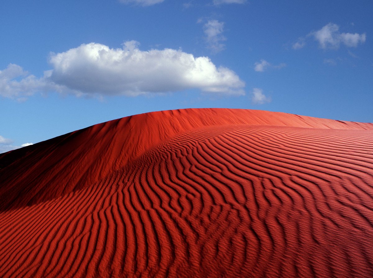 Alternate shots of Windows XP's Red moon desert