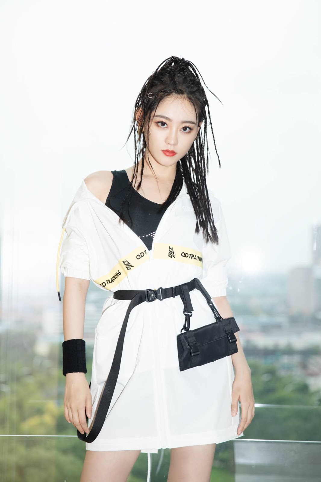 China Entertainment News: Zhu Xudan poses for photo shoot