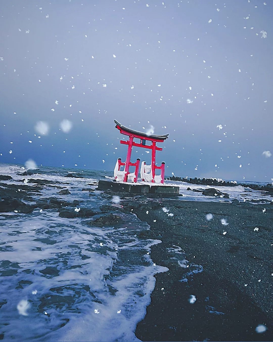 Torii gate wearing snow｜HOKKAIDO MIRAI NOTE