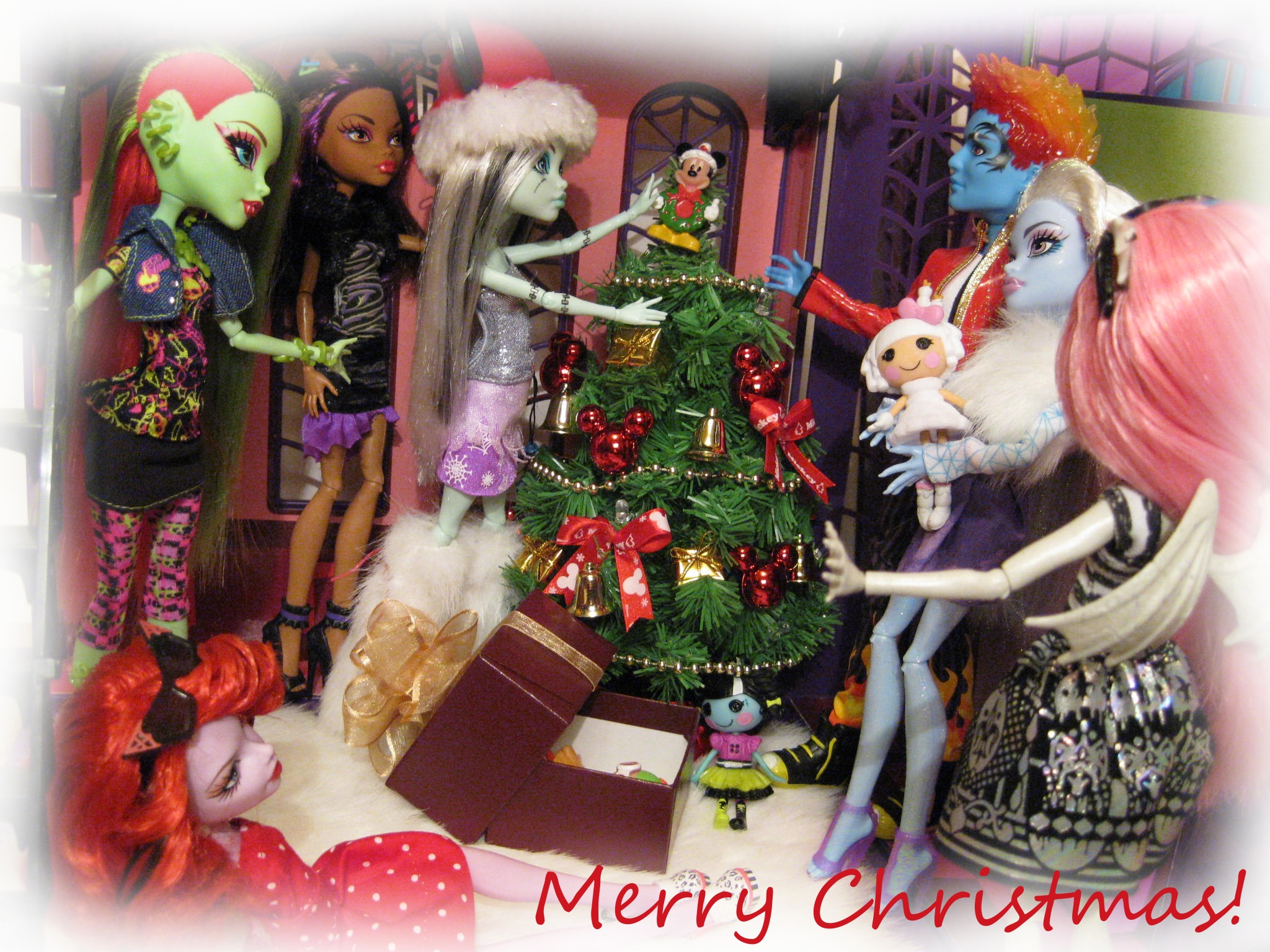 A Monster High Merry Christmas. The Cuddly Crab