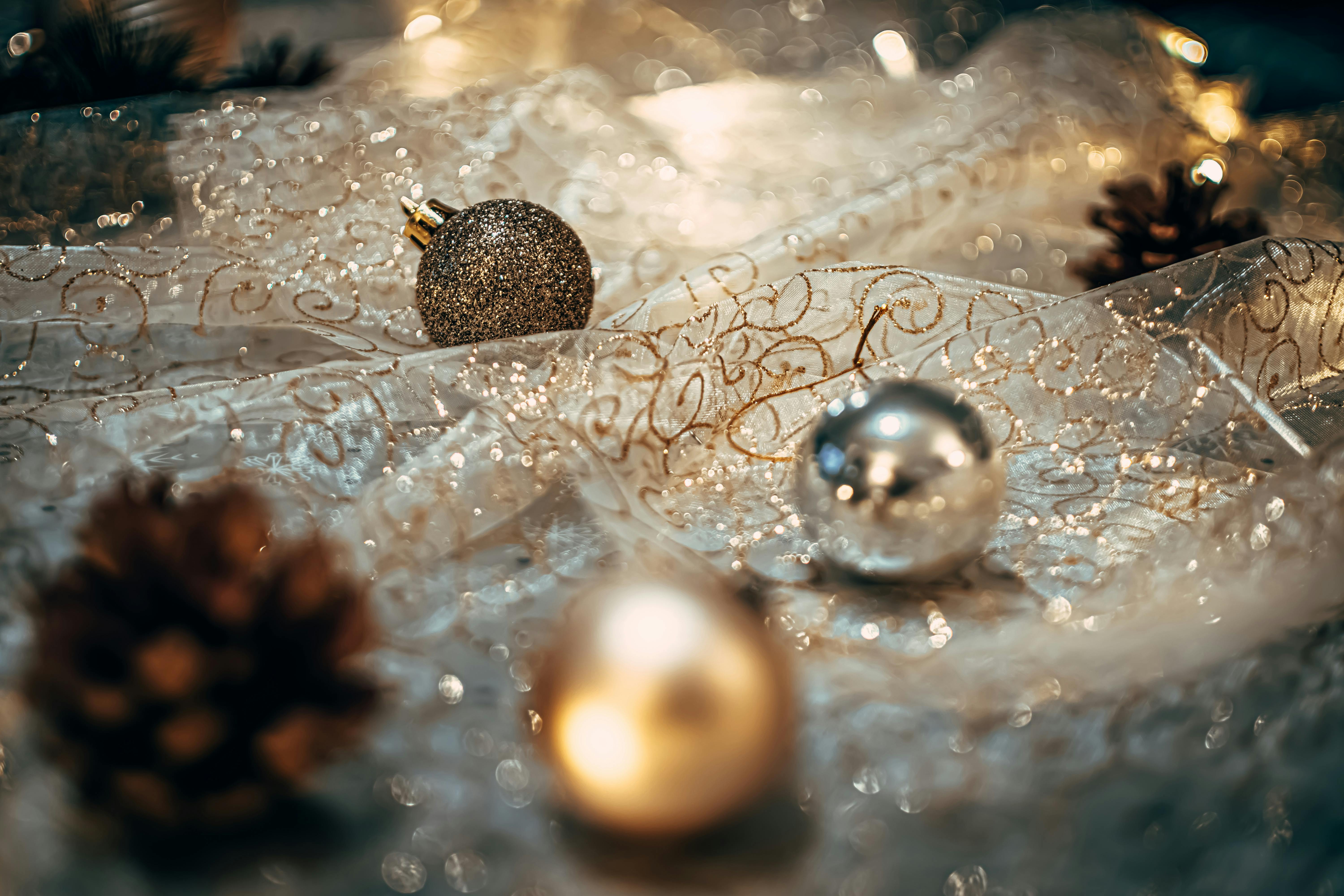 Selective Focus Photography of Snowflake Christmas Tree Decor · Free