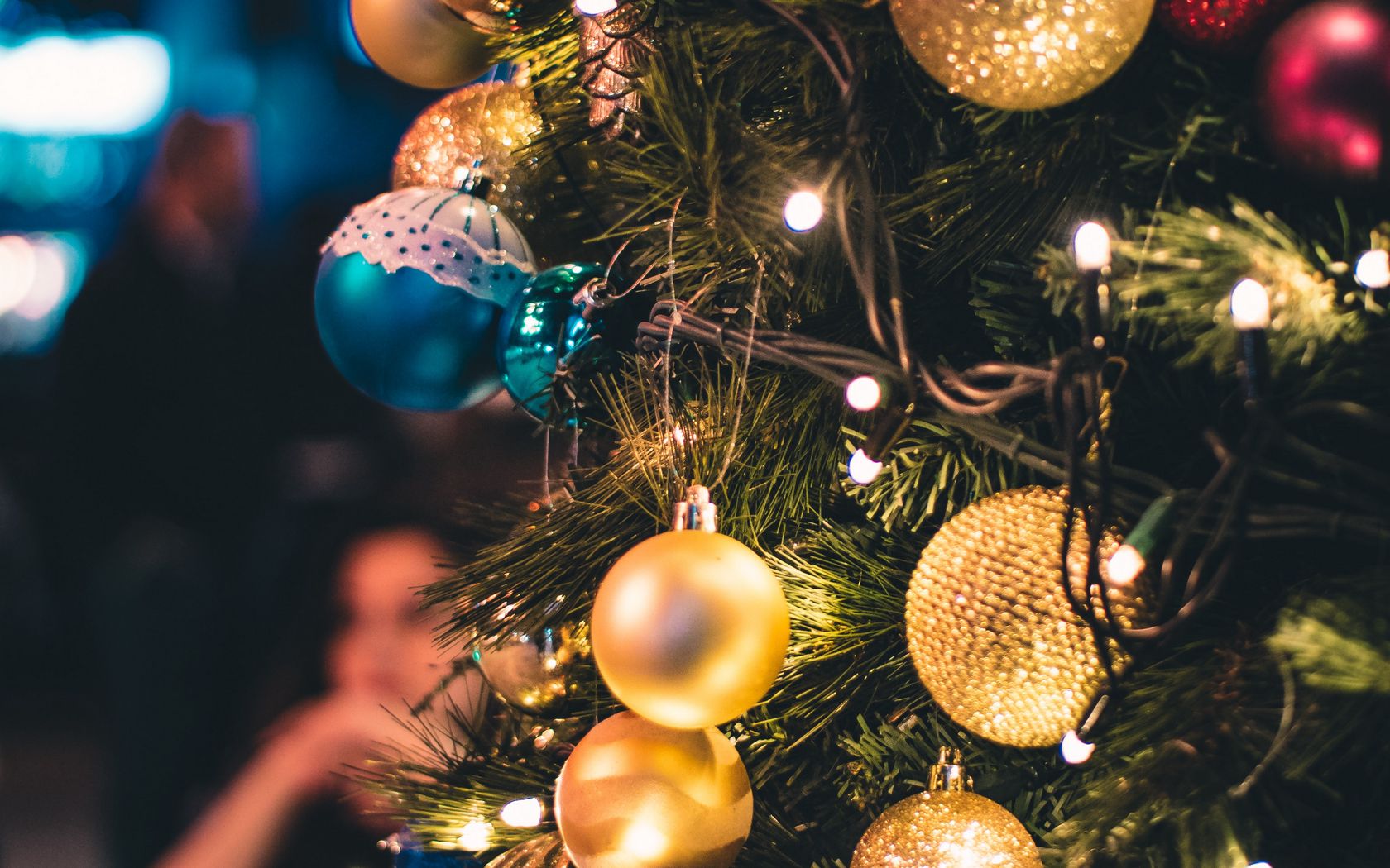 Download wallpaper 1680x1050 christmas toys, tree, christmas, new year, shine widescreen 16:10 HD background
