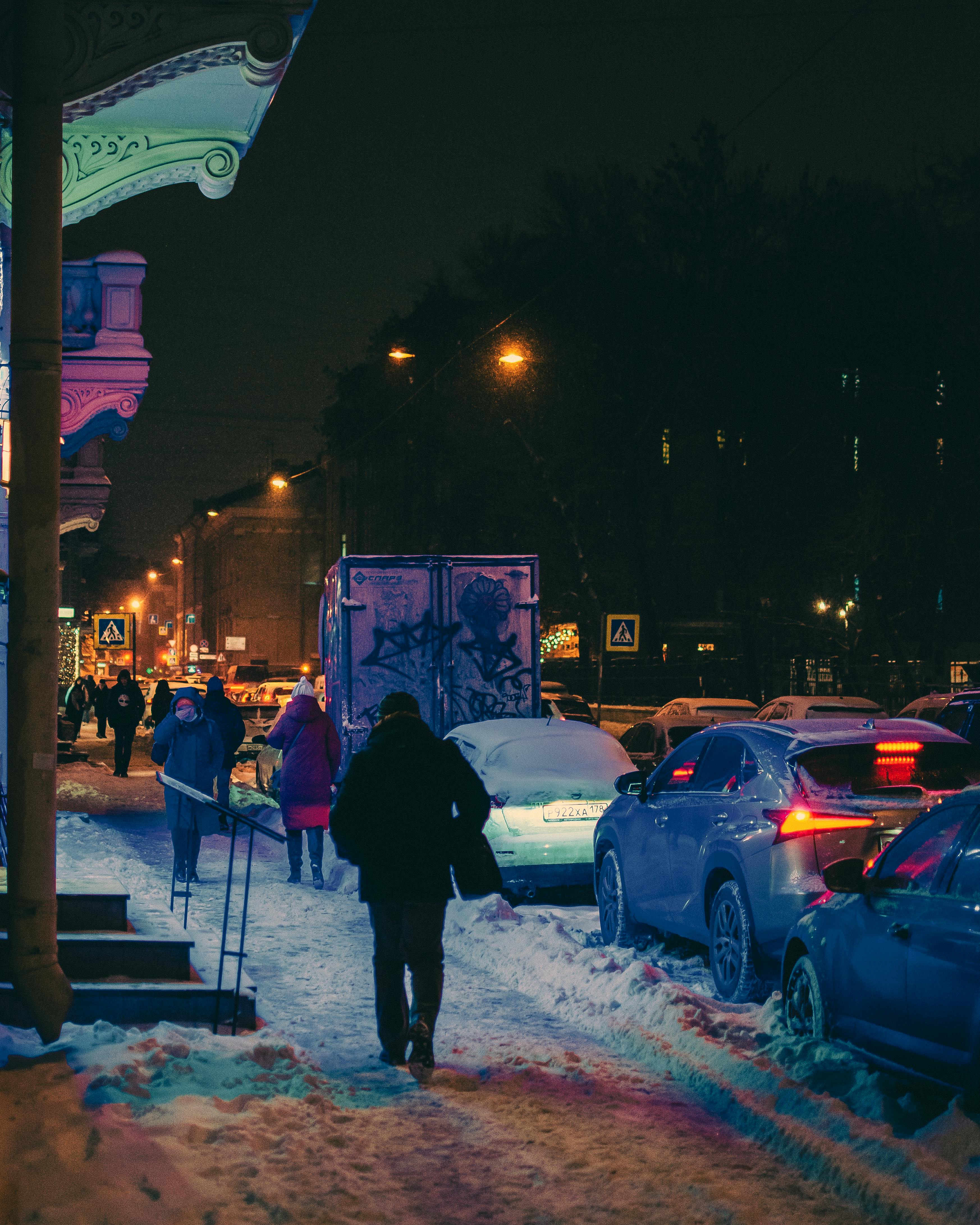 Couple on Bus Stop on Winter Night · Free