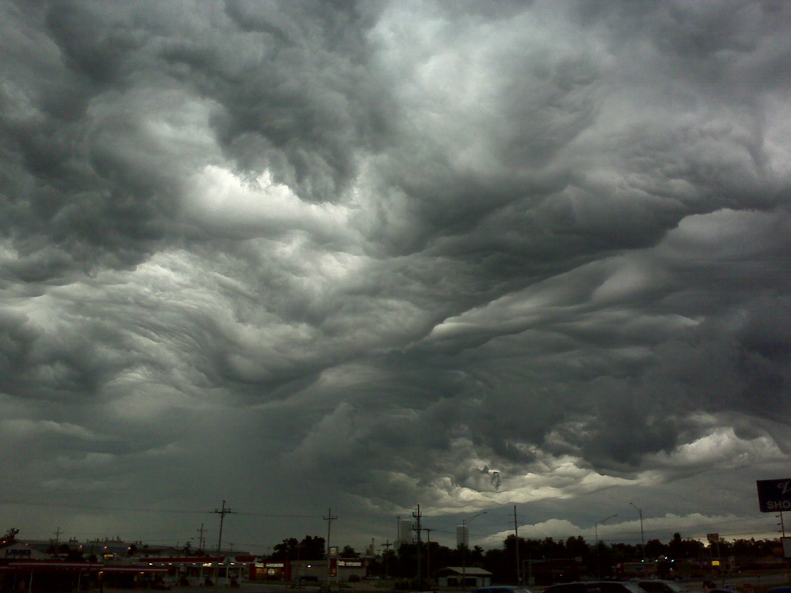 Unique 'Undulatus Asperatus' Clouds 7th, 2010