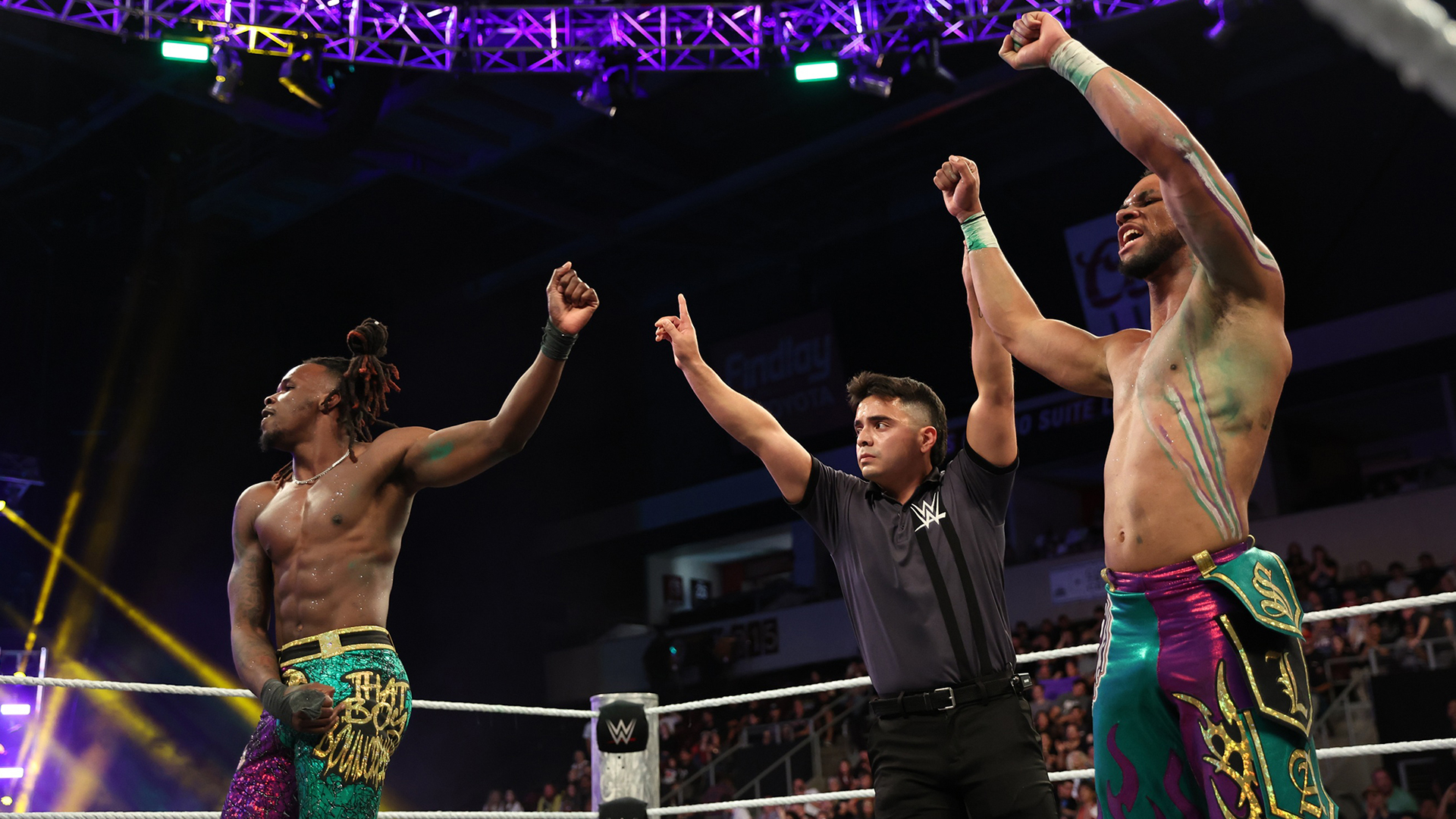 Leon Slater & Je&;Von Evans Soar to Victory at NXT Halloween Havoc