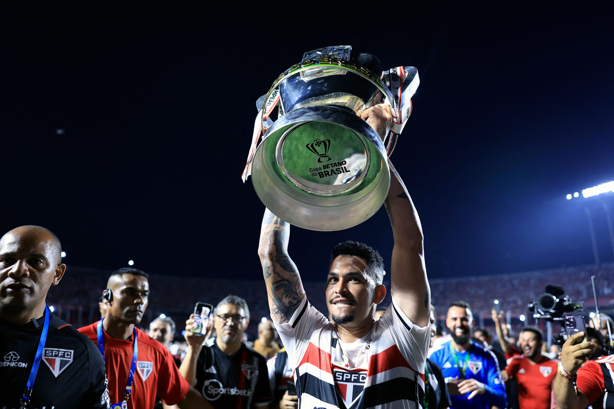 Luciano agradece ao Flamengo por Dorival e manda indireta após título do São Paulo na Copa do Brasil