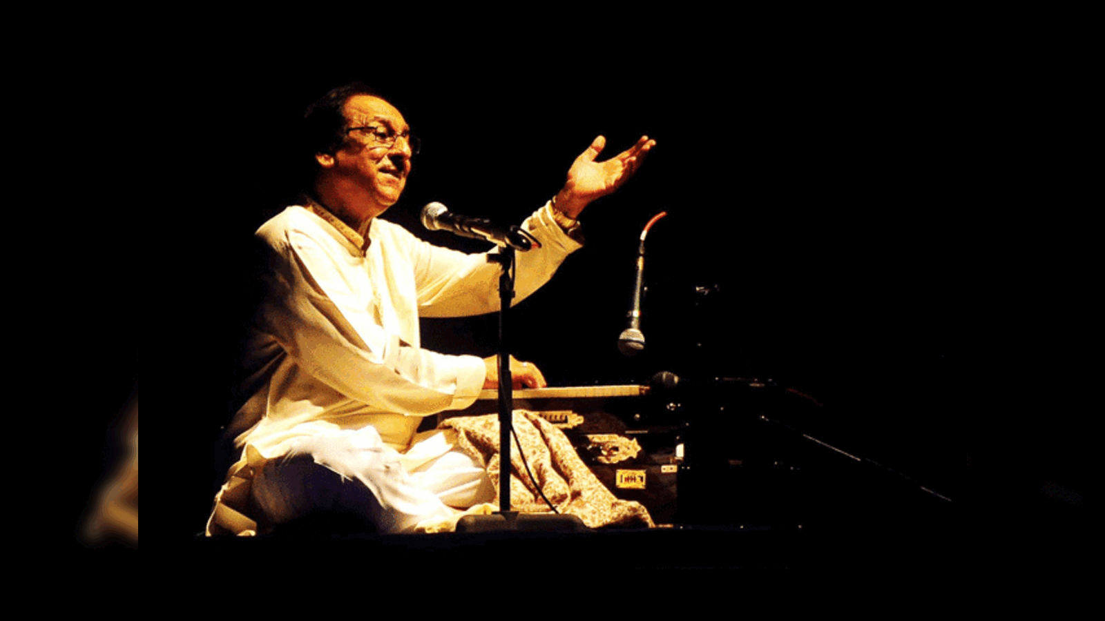 Ghulam Ali presented award, Sena's bid to stage protest foiled Economic Times