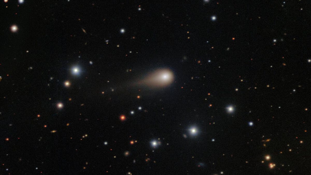 New Photo Reveal Growing 'tail' Of Alien Comet 3I ATLAS At It Barrels Closer To Earth And The Sun