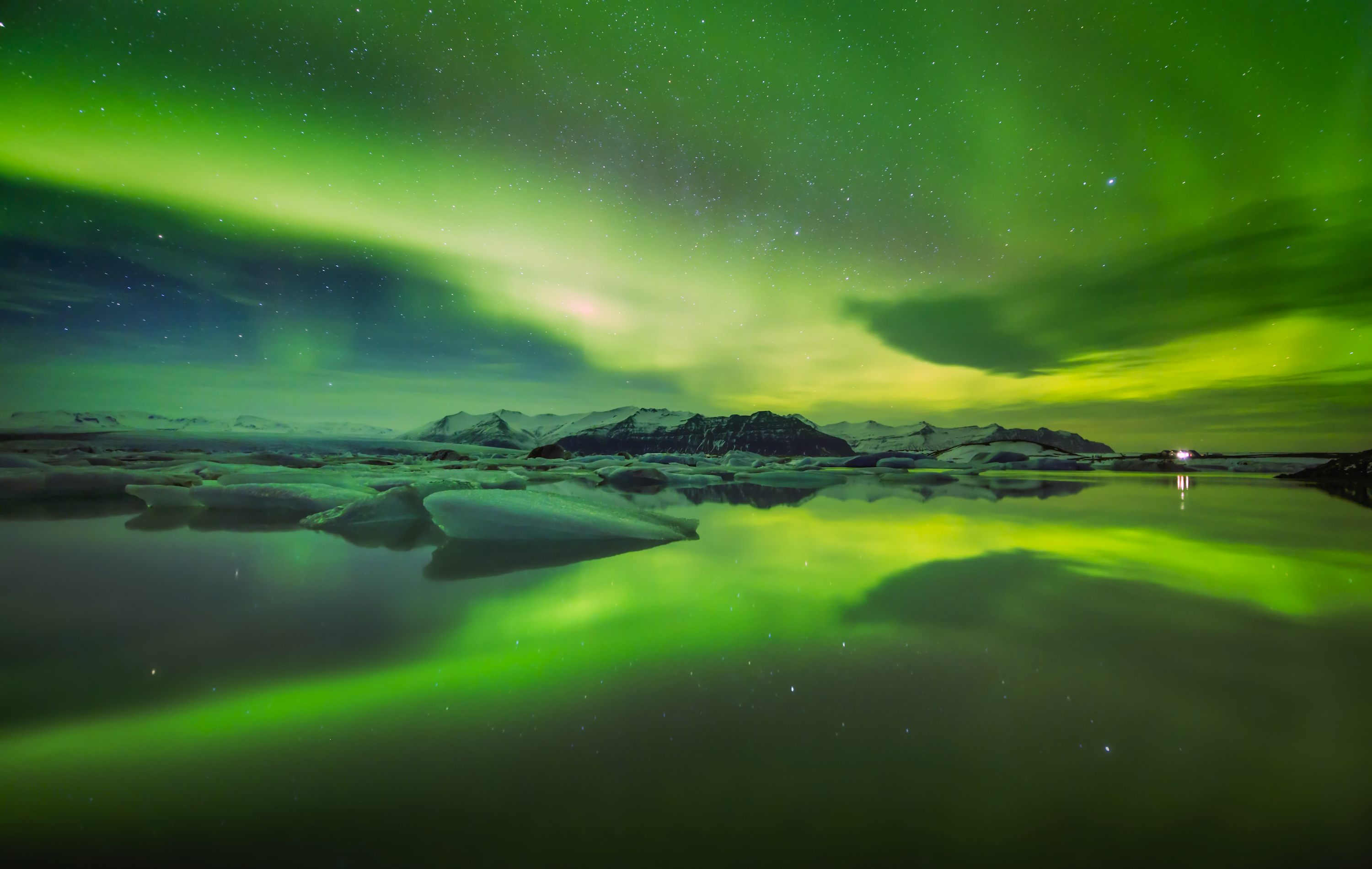 Wallpaper Green and Black Aurora Borealis, Background Free Image