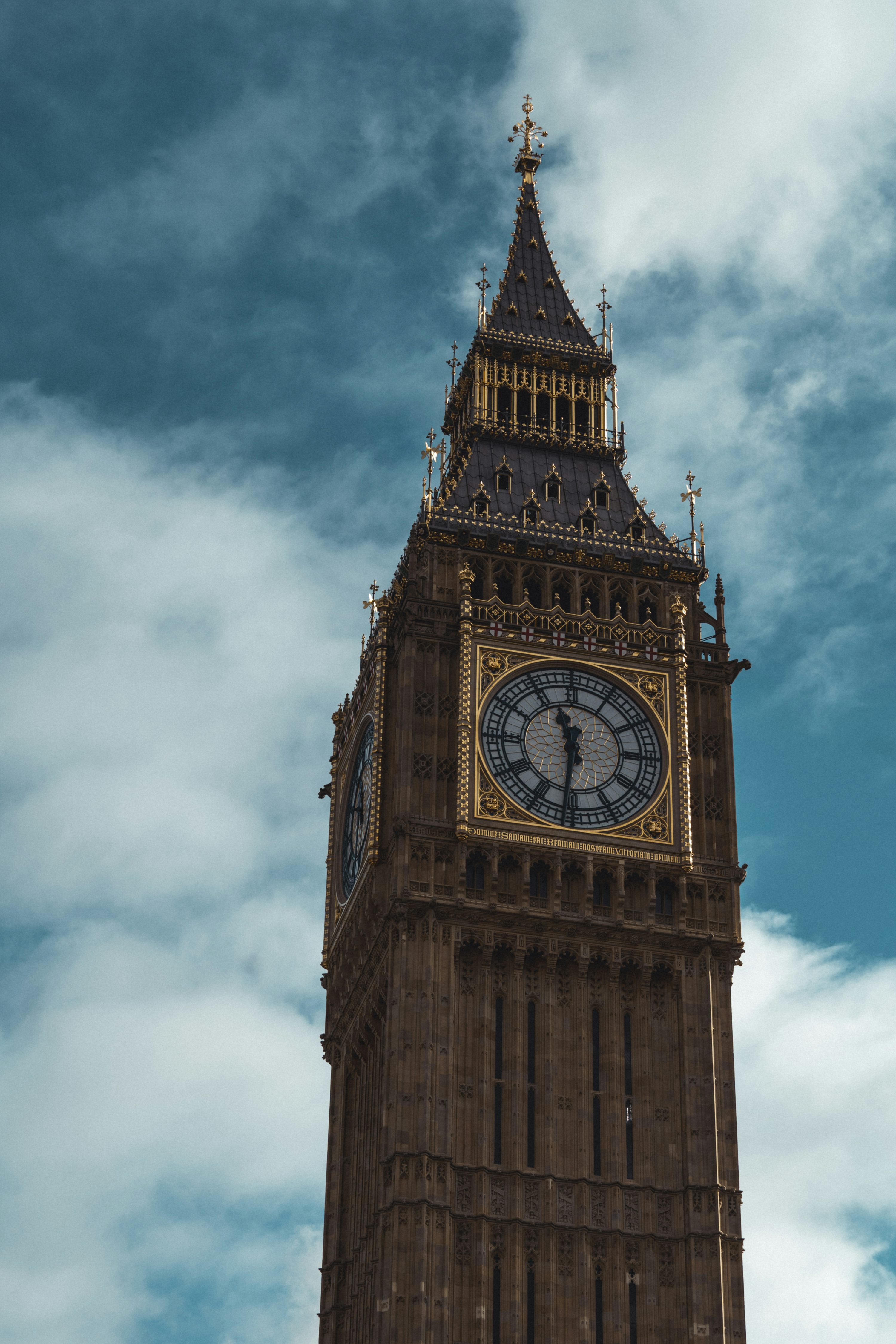 Big ben stands tall against a cloudy sky. photo