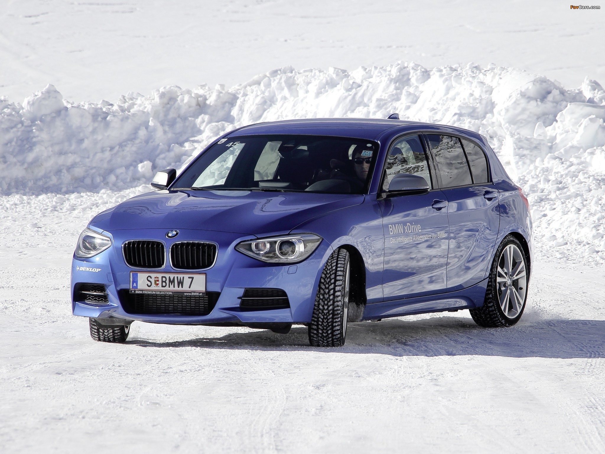 BMW M135i XDrive 5 Door (F20) 2012 Wallpaper (2048x1536)