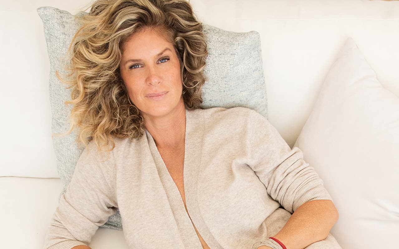 COVER STORY: Rachel Hunter