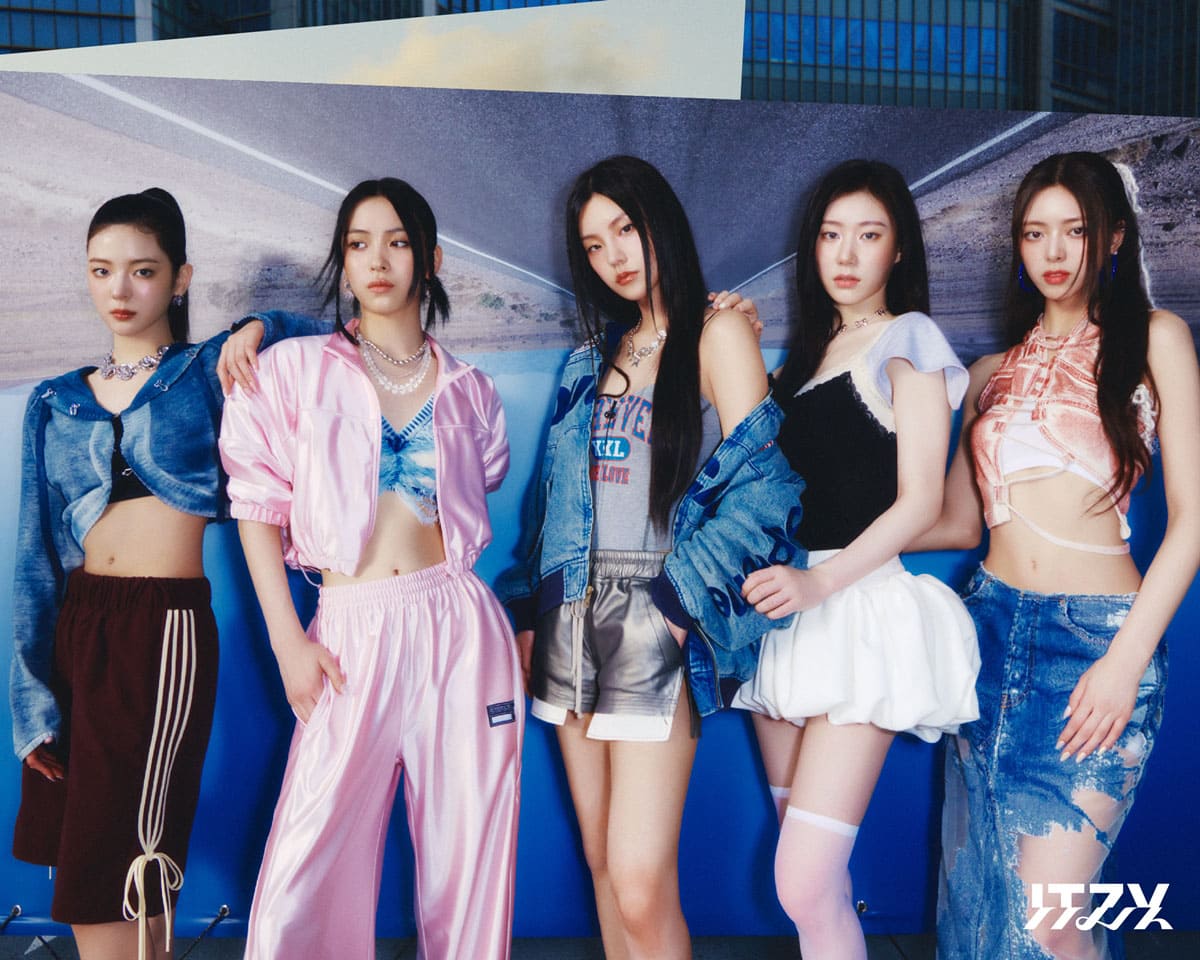 ITZY Unveils Group And Individual Concept Photo For New Album 'GOLD' < Girl Group < K Pop < 기사본문 En News