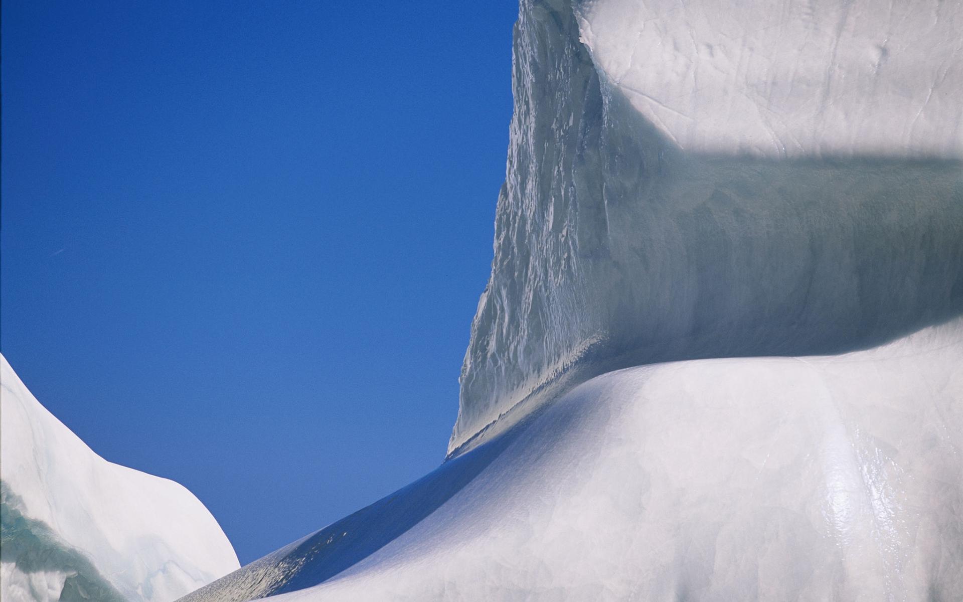 Since it's close to Christmas, I took all the picture from Windows which are Winter related!