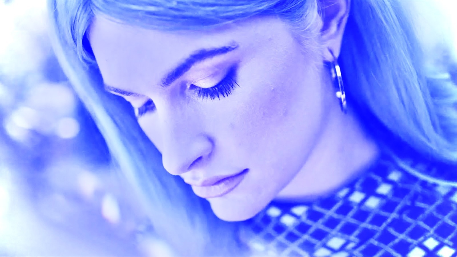 Courtney Wallpaper