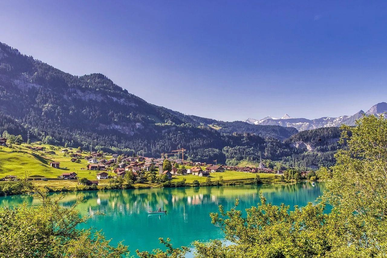 Switzerland in April: Weather, Tips & Best Places