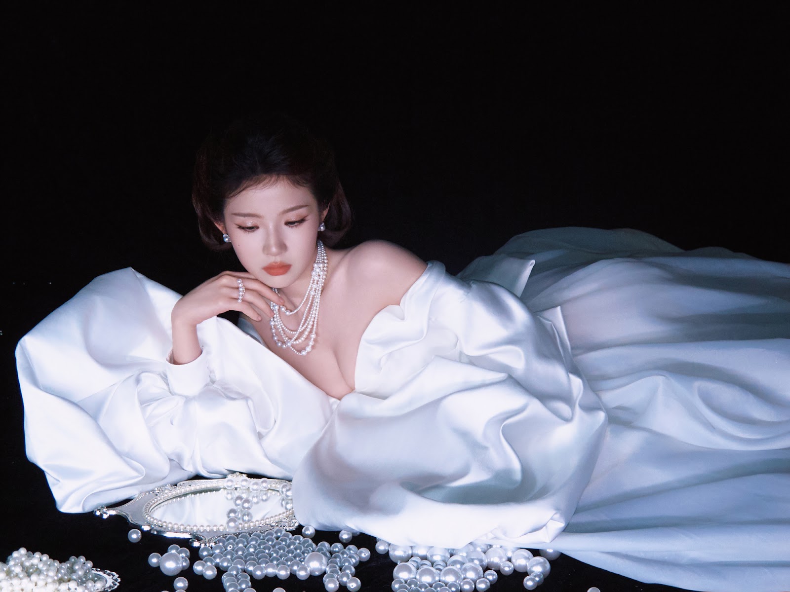 China Entertainment News: Zhang Miaoyi at Tencent Video All Star Night