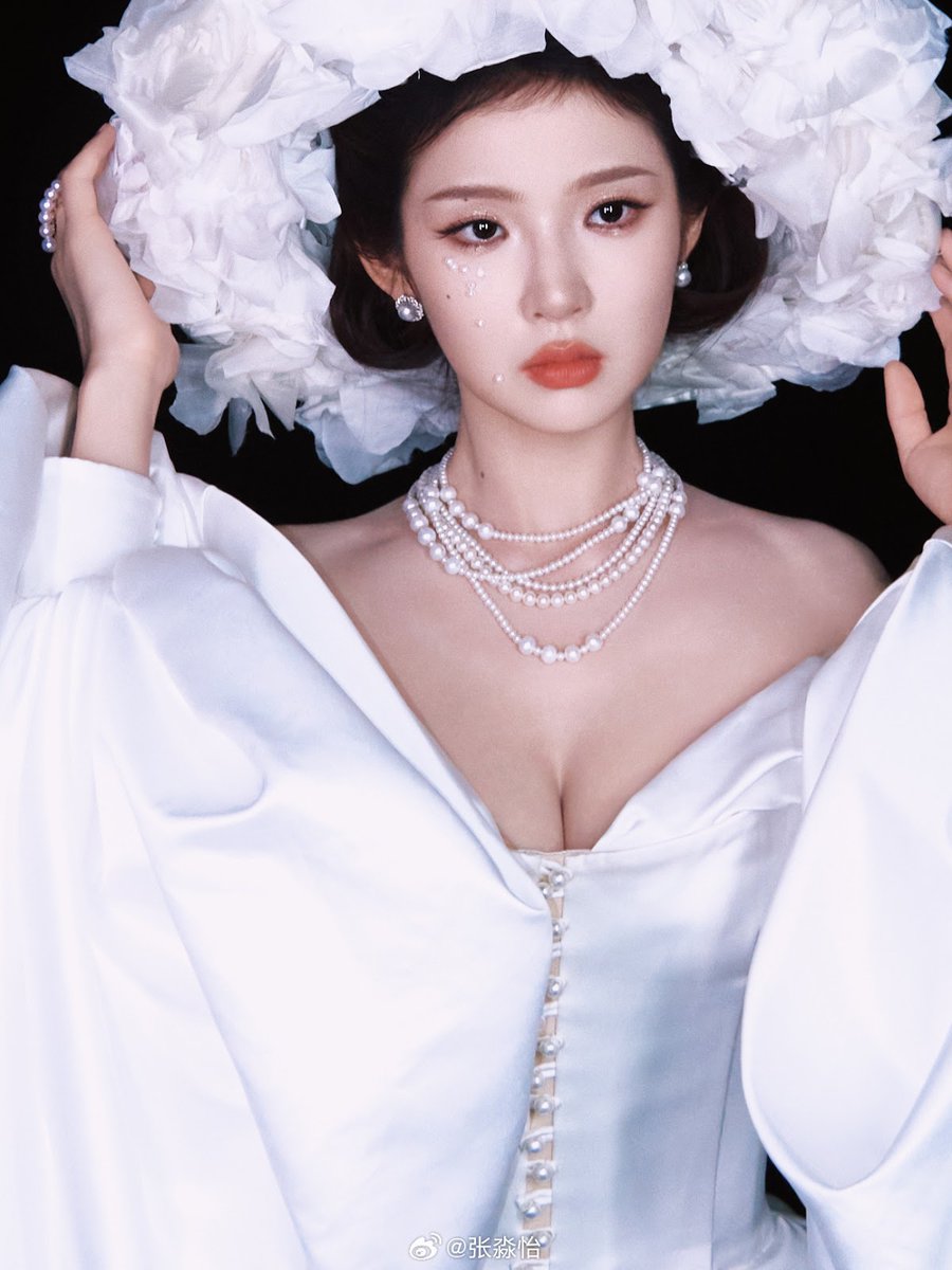 Zhang Miaoyi at Tencent Video All Star Night