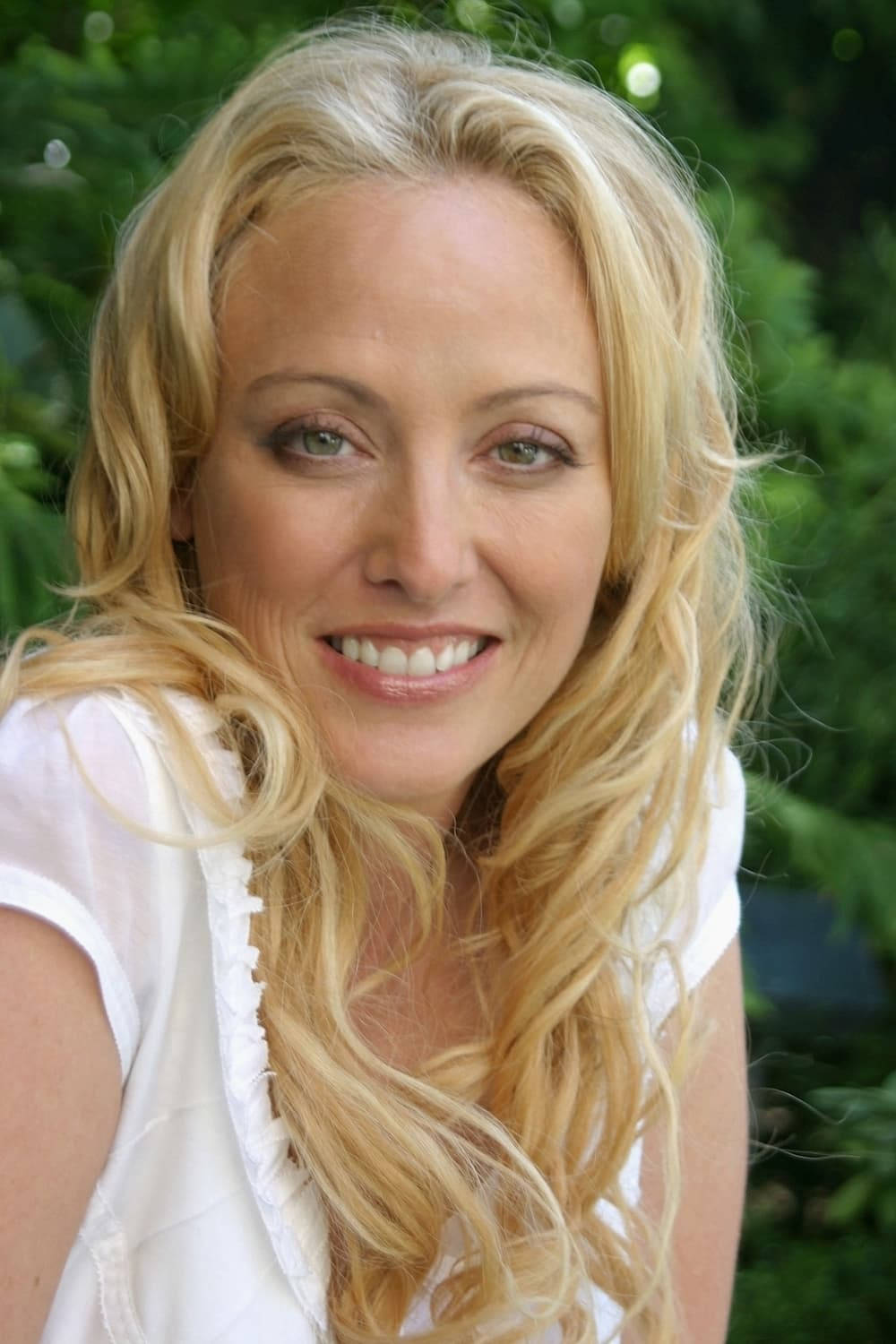 Download Virginia Madsen Beautiful American Actress Wallpaper