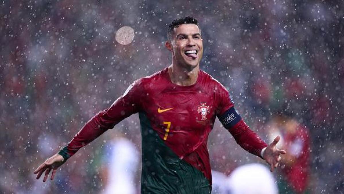 Wallpaper Ronaldo In Portugal Jersey Wallpaper Cristiano Ronaldo Merch Cristiano Ronaldo Blue Jersey Store