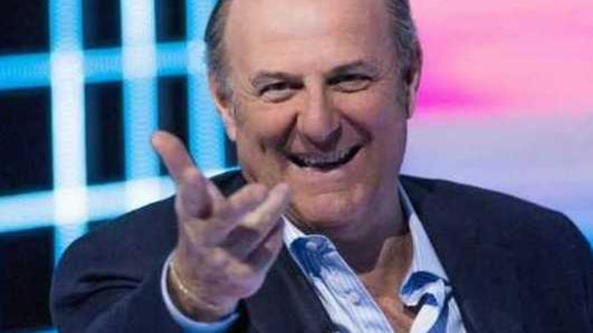 Gerry Scotti senza pubblico e a due metri dalla Hunziker Provincia Pavese