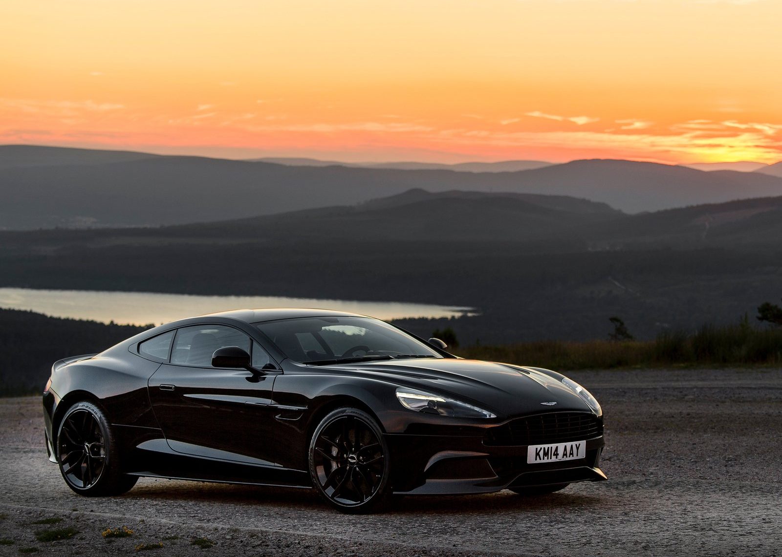 Aston Martin DB9 Carbon Edition Wallpaper