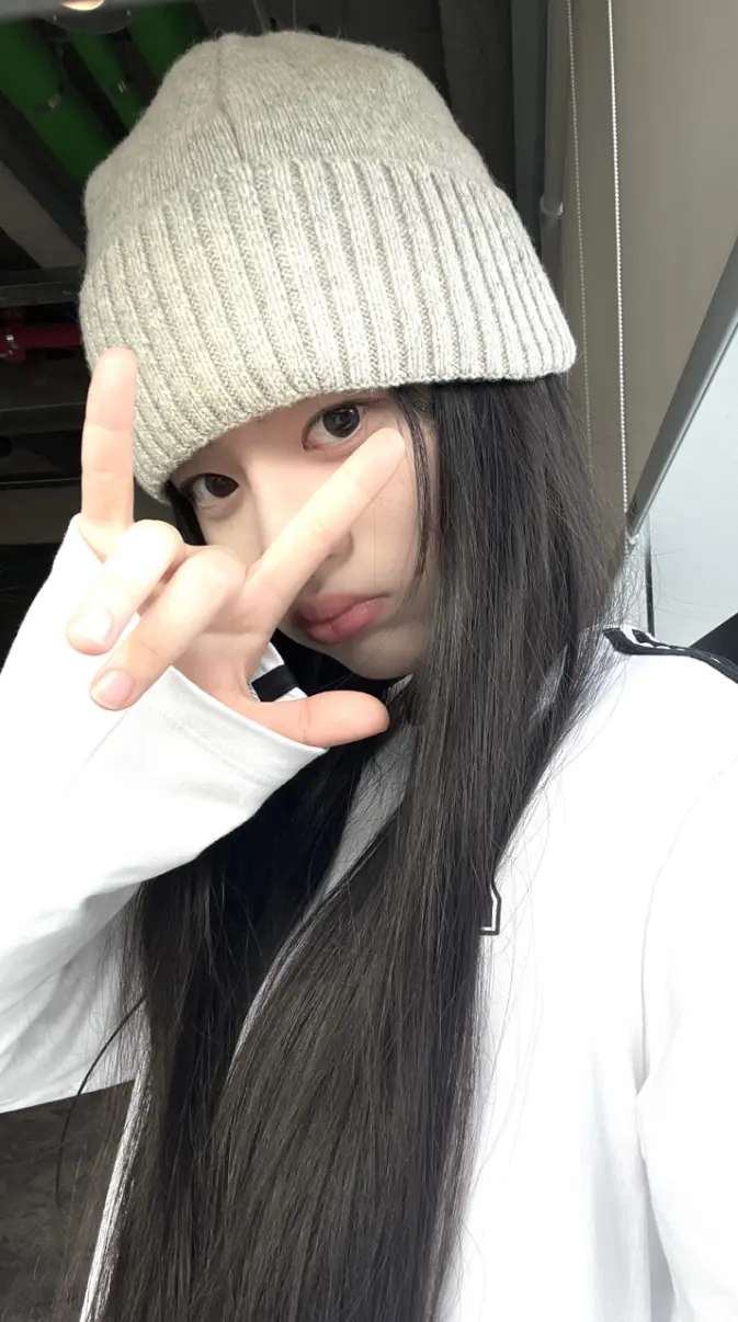 ILLIT Minju wallpaper