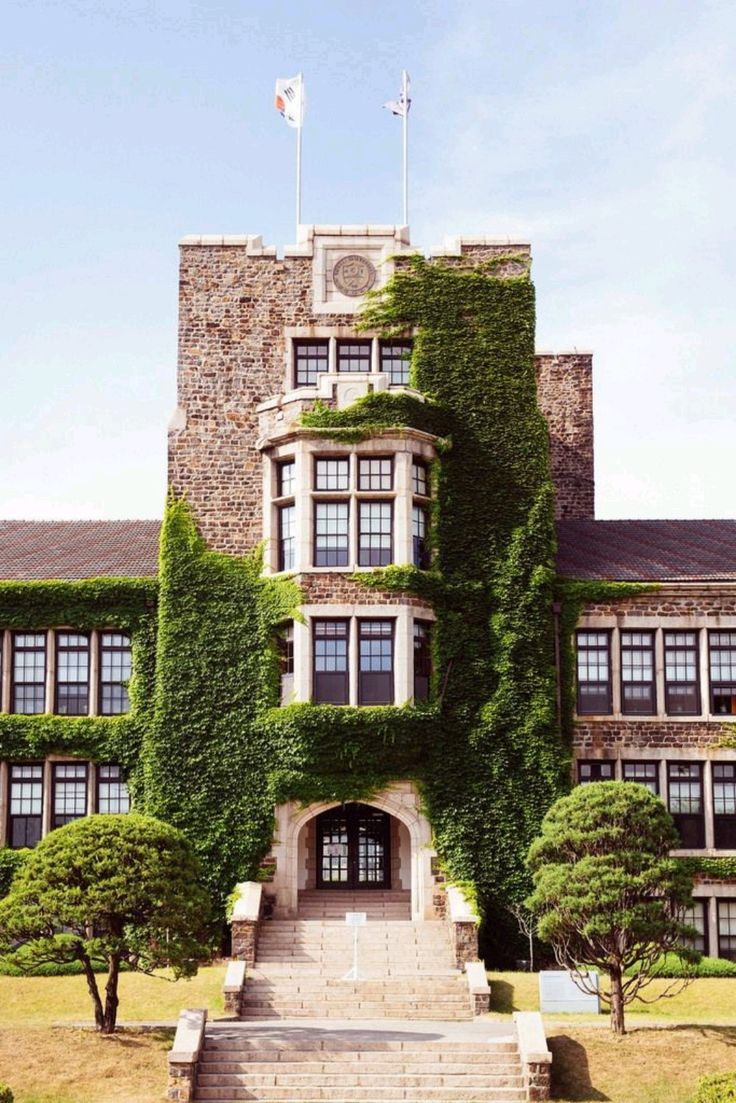 Explore the Charming Yonsei University in Seoul, South Korea