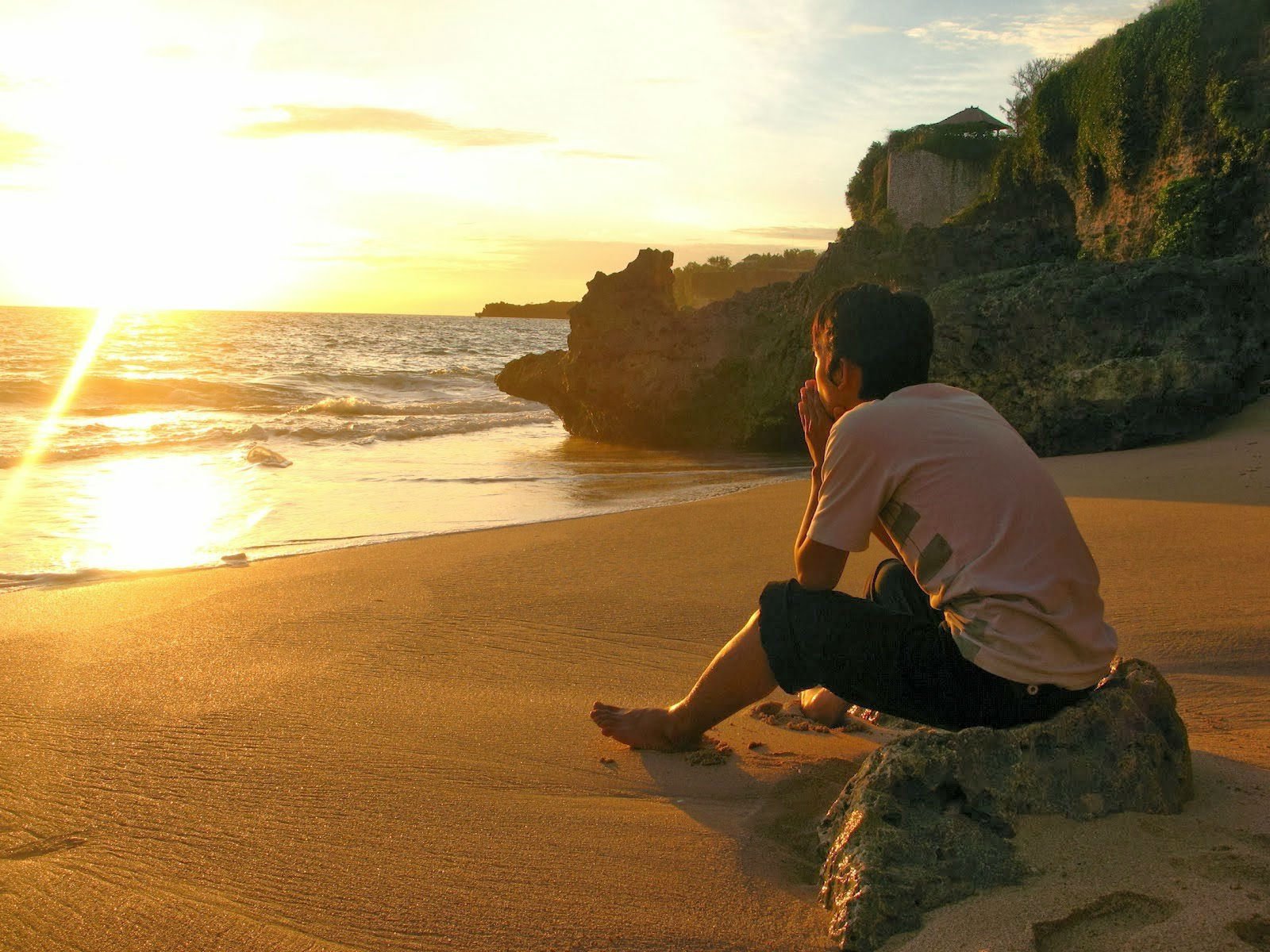 lonely, Mood, Sad, Alone, Sadness, Emotion, People, Loneliness, Solitude, Boy, Man, Men, Beach, Sunset, Sea, Ocean Wallpaper HD / Desktop and Mobile Background