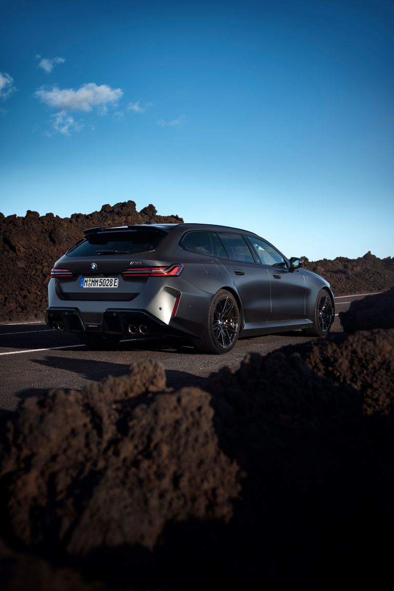 2025 BMW M5 ( G99 ) Touring quality free high resolution car image, picture and photo