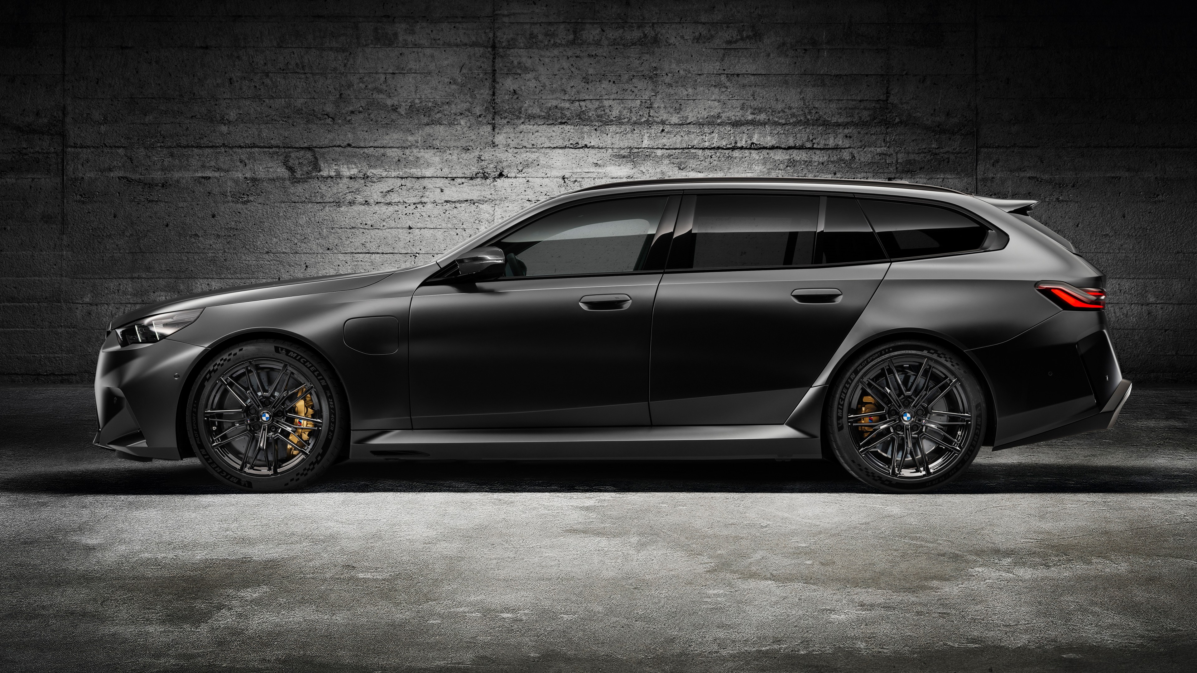 BMW M5 Touring 2024 Wallpaper Car Wallpaper