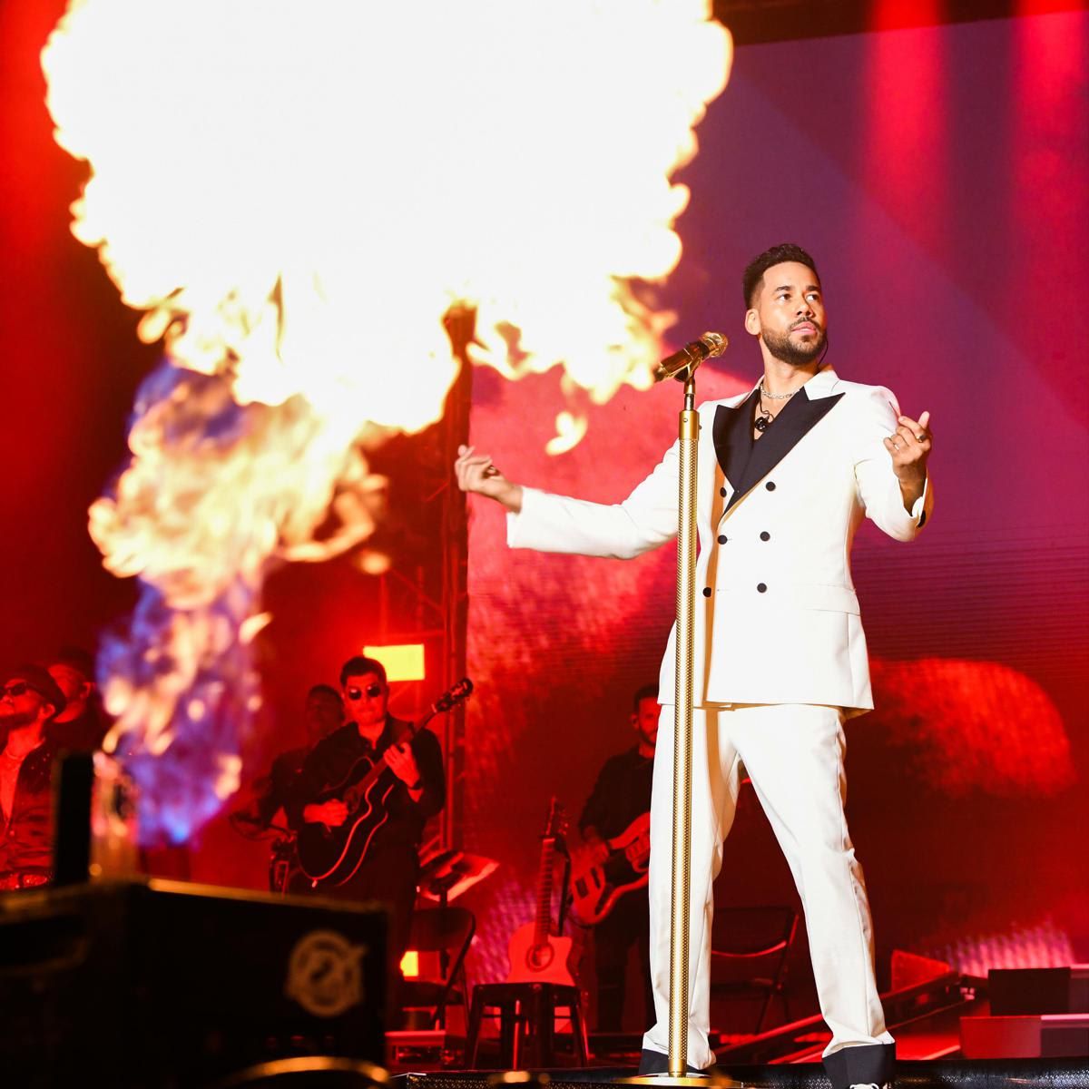 Romeo Santos shows why he is the King of Bachata kicking off new tour in Perú: WATCH