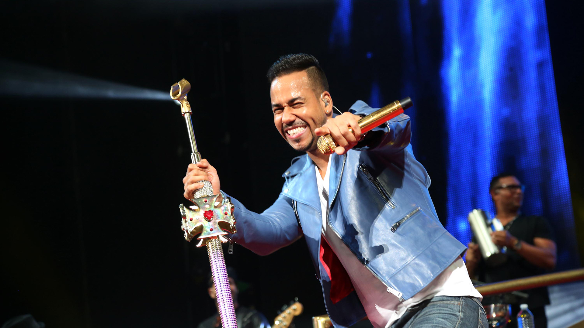You Have to Watch This Throwback Video of Romeo Santos Singing at the Beginning of His Career