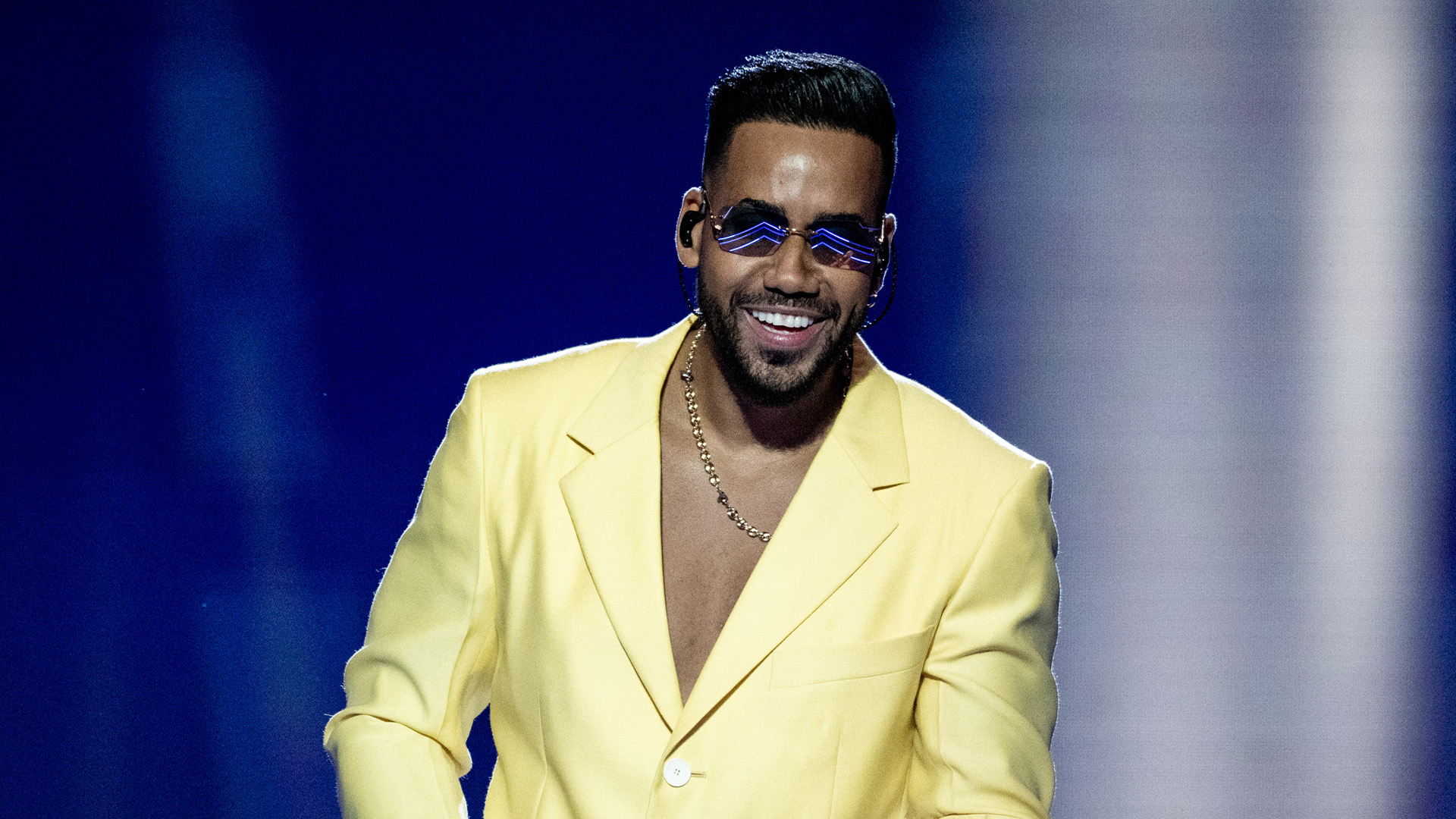 Romeo Santos Brings Fan Onstage To Sing With Him On Night One Of His Tour