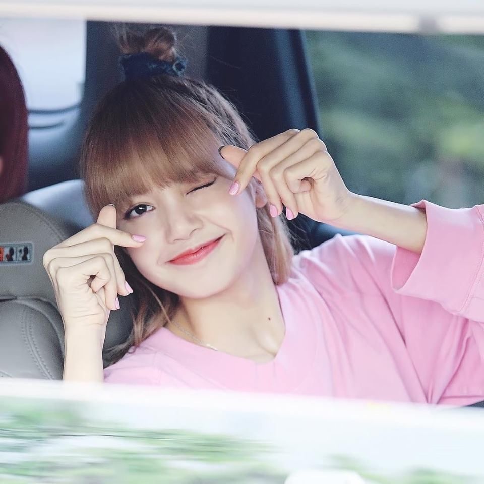Best Lisa manoban cute smile wallpaper ideas. jennie lisa, blackpink photo, lalisa manoban